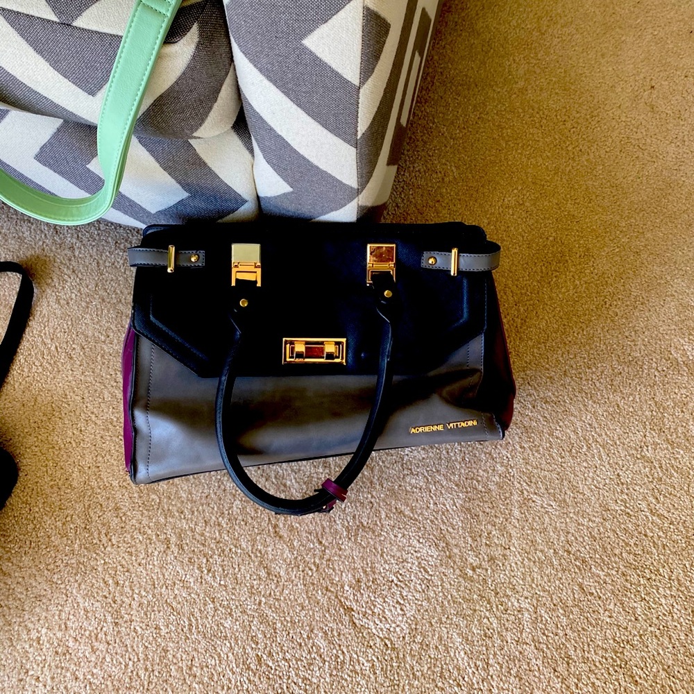 Beautiful Adrienne Vittadini shoulder bag